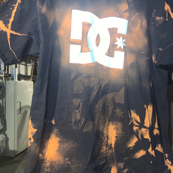DC T-Shirt - Picture 2 of 2